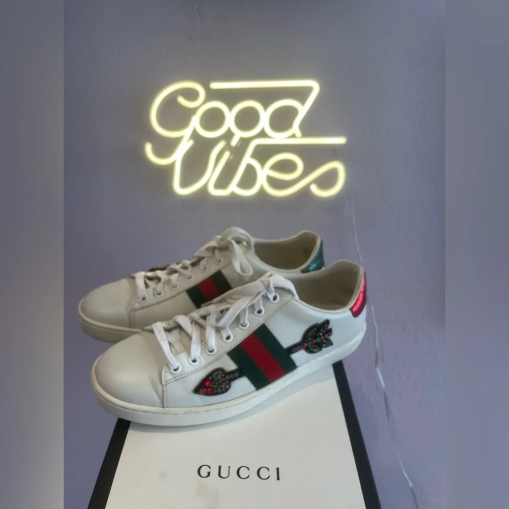 Gucci leather sneakers with embellished arrow size 38 (US Size 7.5-8) - Picture 2 of 9